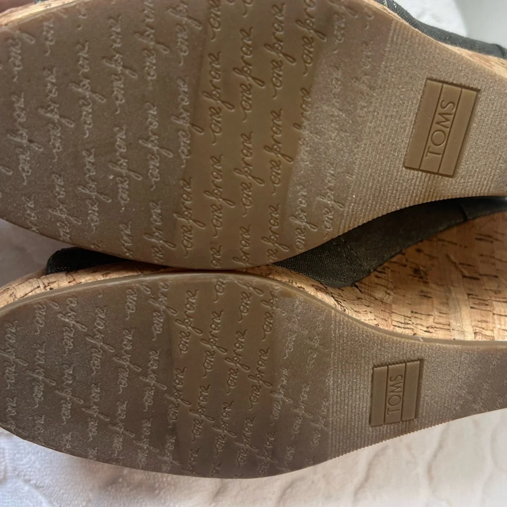 Toms Womens Shiny Denim Wedge Peep Toe Espadrille Sandals Cork Heel Size 8.5